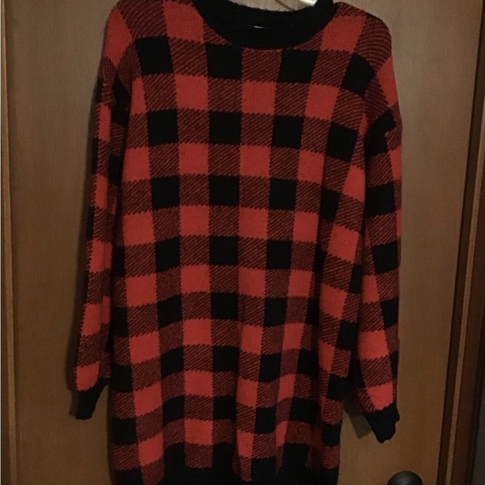 Bluivy Buffalo Plaid Red and Black Sweater - S